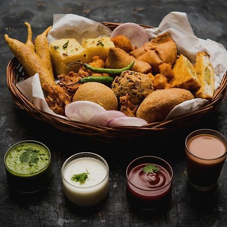 Oyo Flagship Krishna Regency Near Chaudhary Charan Singh International Airport Hotell Bijnaur Exteriör bild