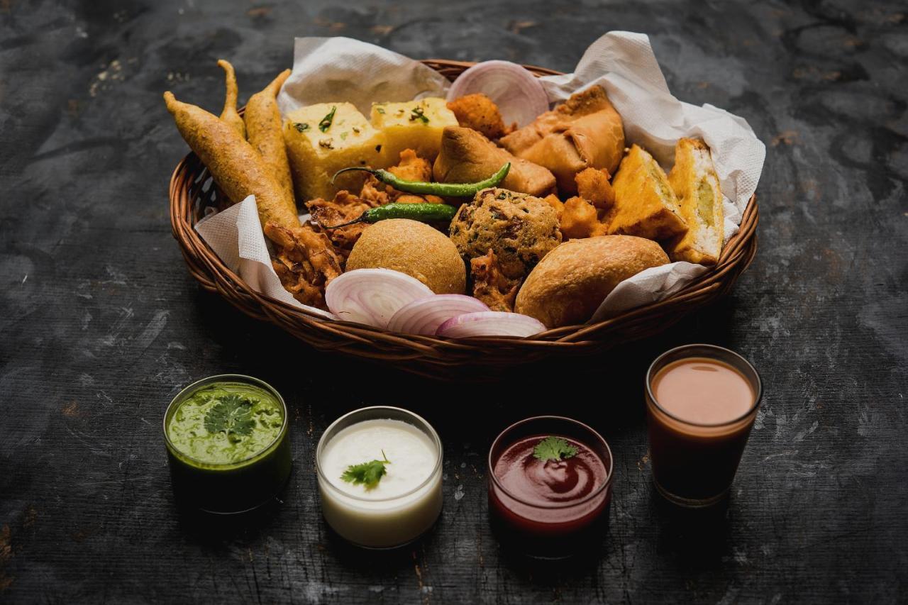 Oyo Flagship Krishna Regency Near Chaudhary Charan Singh International Airport Hotell Bijnaur Exteriör bild